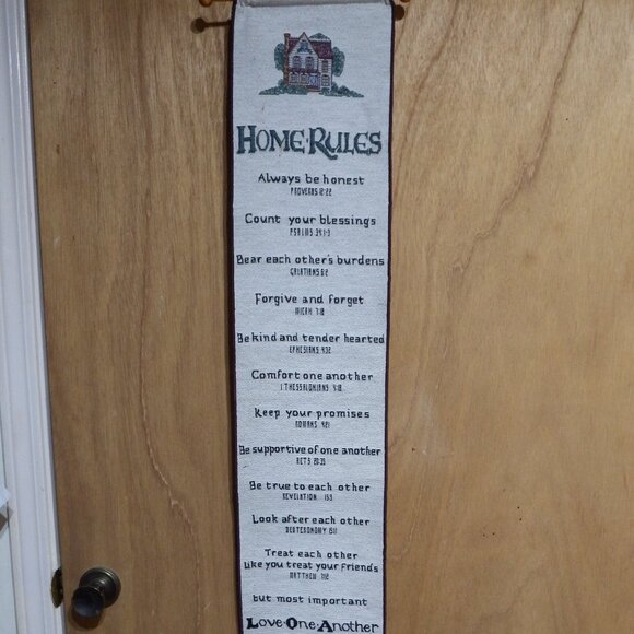 Tapestry Banner containing the HOME RULES - Picture 1 of 7